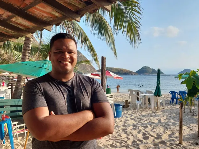 Sergio Sobrinho, comerciante do Cantinho da Tia Joana, da Praia de Itaipu, presenciou aumento de clientes em julho.