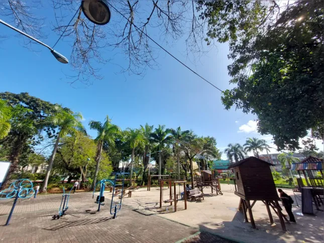 Praça Zé Garoto é uma boa opção para quem tem filhos pequenos