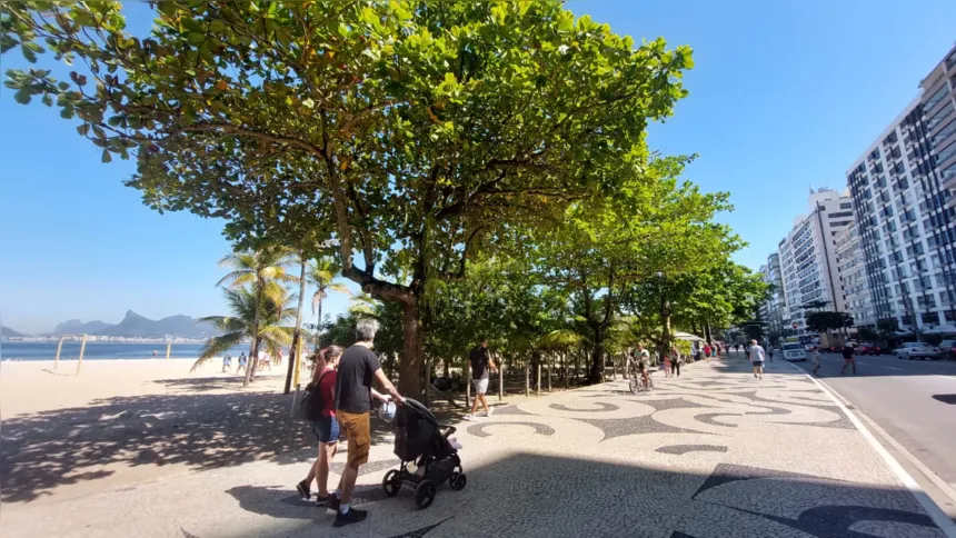 A Praia de Icaraí costuma receber centenas de niteroienses todos os dias, especialmente naqueles com dia firme e sol.