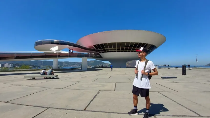 O cuiabano Alexandre Landim, de 28 anos, escolheu o MAC como o primeiro local a ser visitado durante sua estadia em Niterói.