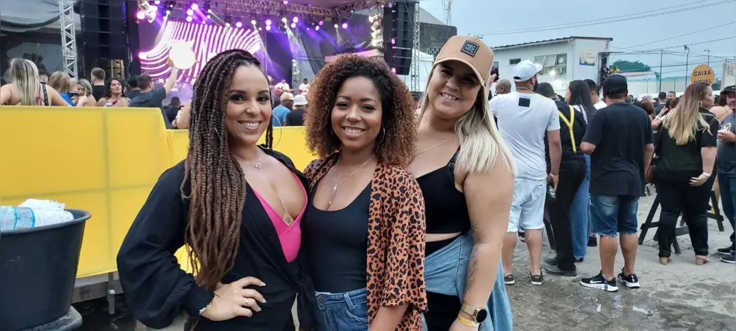 Amigas curtem shows juntas