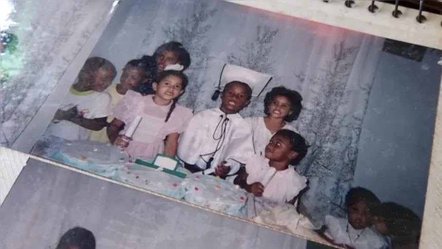 Cena do minidocumentário mostra primeira turma formada na escola “Estrela do Amanhã”