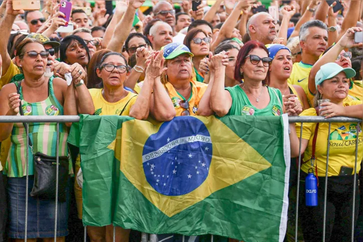 Apoiadores do atual governo se reuniram na Avenida Maricá para acompanhar discurso de Jair Bolsonaro.