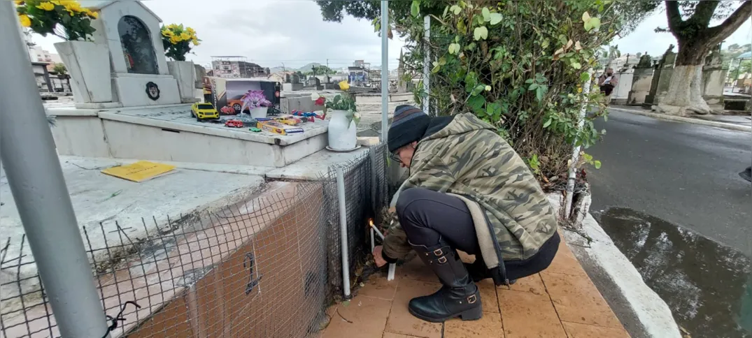 Imagem ilustrativa da imagem Dia de finados: movimento de visitas aos cemitérios é menor este ano