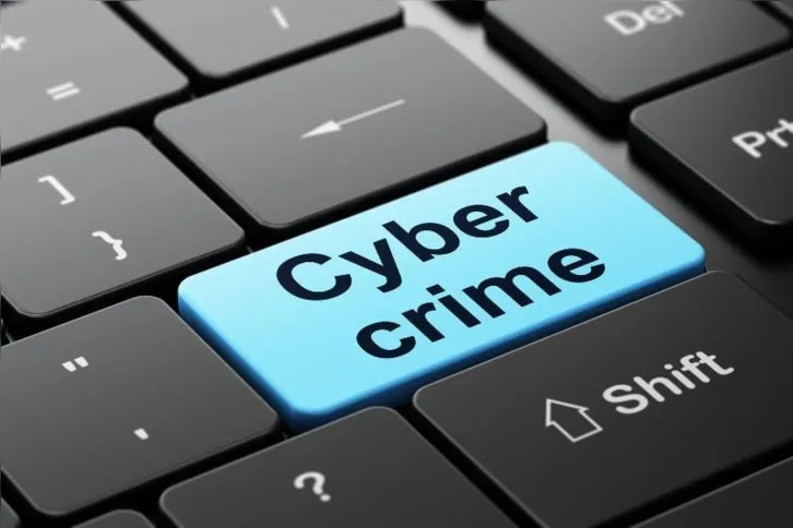 No ano de 2012 foi criado o artigo 154-A no Código Penal, que trata de crimes de invasão de dispositivo informático