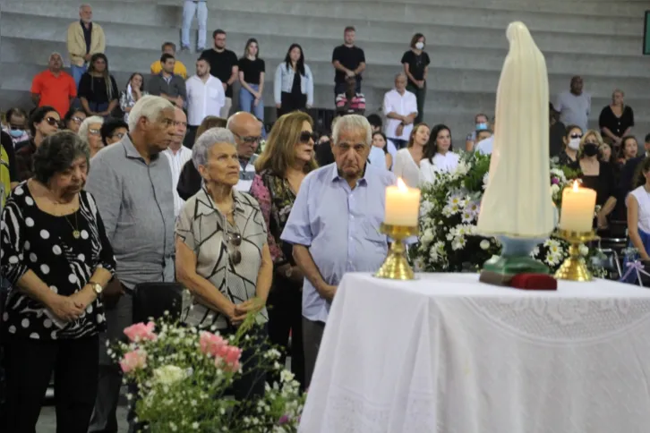 Imagem ilustrativa da imagem Familiares e amigos prestam homenagens em missa de 7° dia da reitora Marlene Salgado de Oliveira
