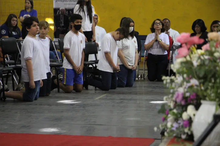 Imagem ilustrativa da imagem Familiares e amigos prestam homenagens em missa de 7° dia da reitora Marlene Salgado de Oliveira