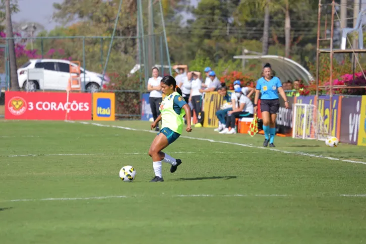 Nicole Rodrigues da Silva, do Colégio Estadual Manoel Maurício, localizado em Anchieta, foi chamada para fazer parte de um período de treinos da seleção brasileira sub-17
