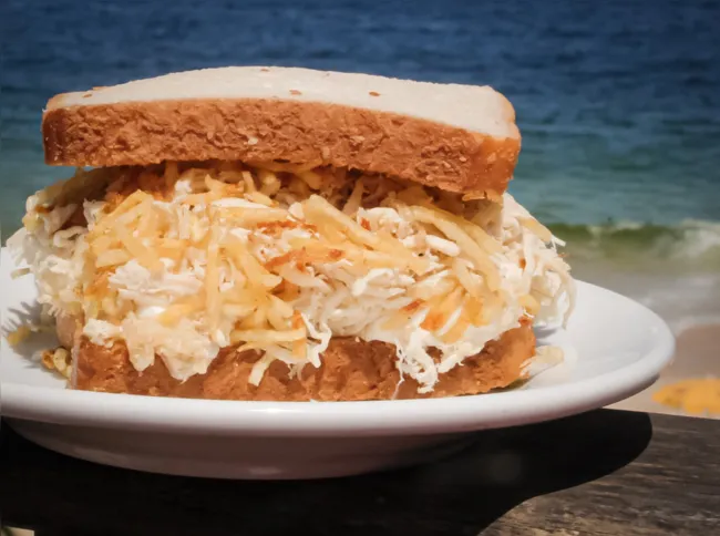 Imagem ilustrativa da imagem Uma lenda nas praias de Niterói: conheça o sanduíche natural do Marcelo!