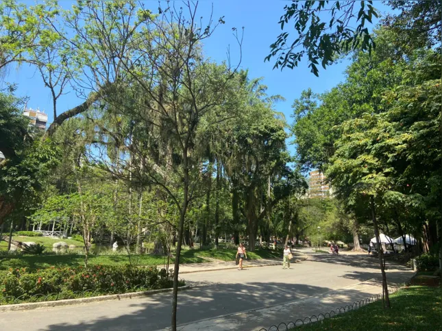 O lugar funciona como jardim público para visitantes e frequentadores