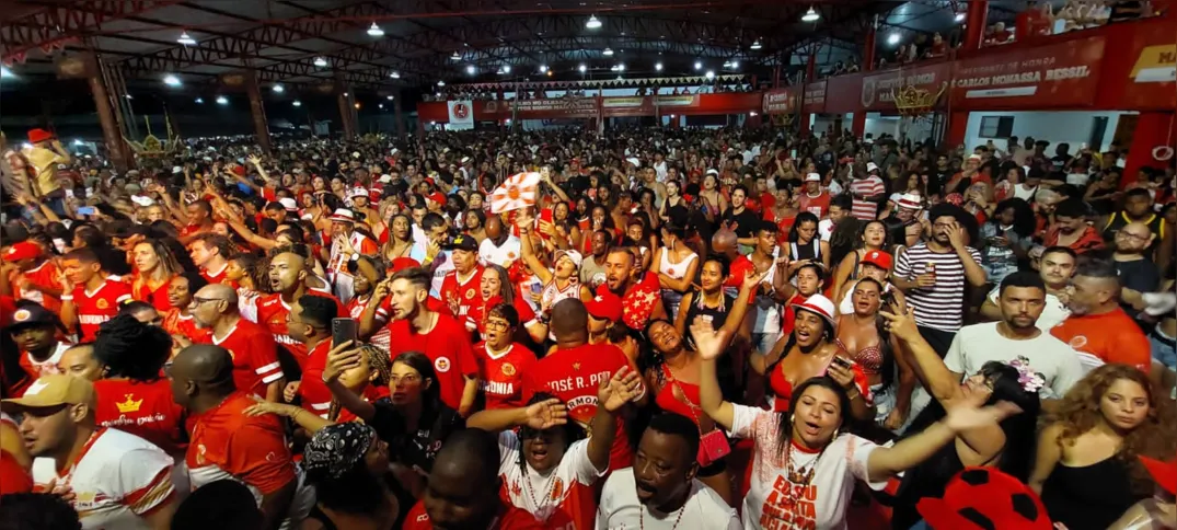 Comunidade da Viradouro celebra o vice-campeonato com quadra lotada