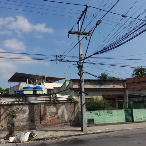 Poste removido pela Enel Distribuição Rio