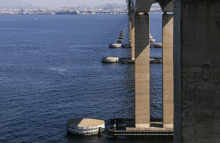 Com um peso de 17 mil toneladas, a ponte é considerada a 14° maior do mundo