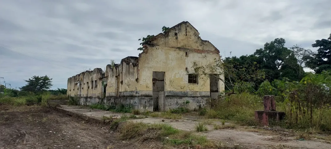 Ruínas da estação de Porto das Caixas, em Visconde do Itaboraí