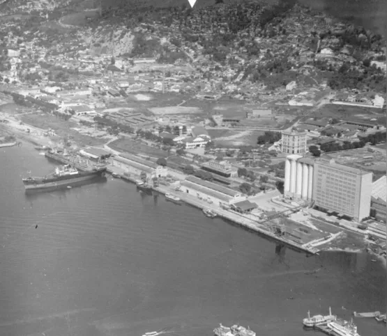 Vista aérea do Porto de Niterói