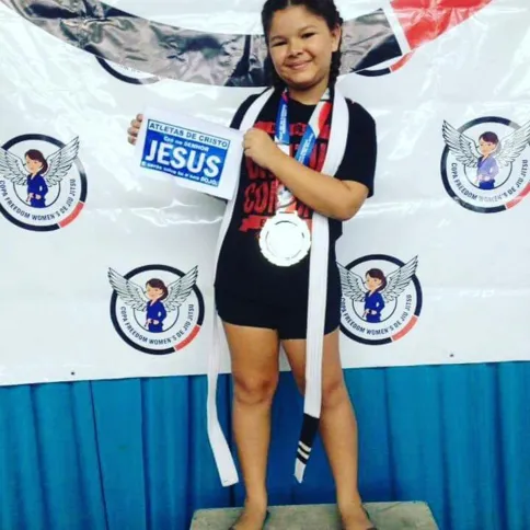 A atleta conquistou sua primeira medalha na Copa Freedom, no clube Tamoio, em São Gonçalo, no ano de 2017