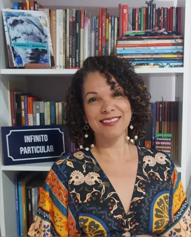 Além de escritora, Flávia é professora há 29 anos