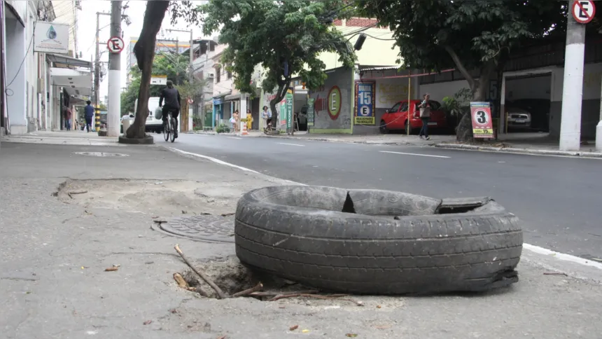 Imagem ilustrativa da imagem Calçadas em mau estado preocupam pedestres em Niterói