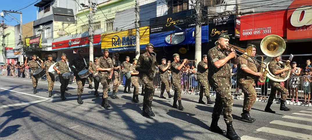 Os primeiros a desfilar foram os marinheiros da Tropa de Reforço da Ilha das Flores