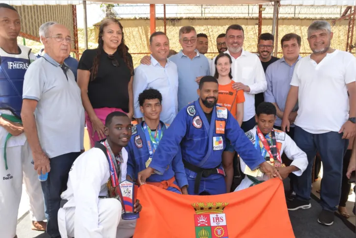 O complexo oferece aulas de dança de salão, artes marciais, como jiu-jitsu, taekwondo e capoeira.