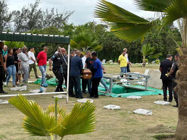 Imagem ilustrativa da imagem Corpo de subtenente morto em Itaboraí é sepultado em SG