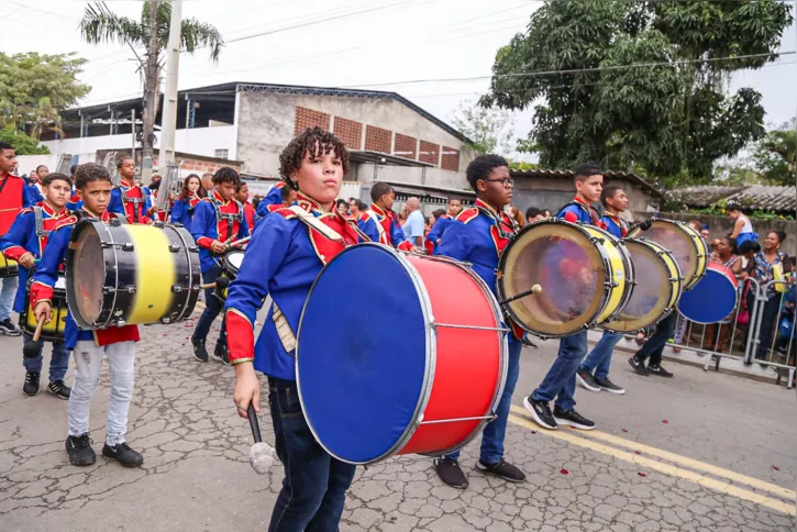 O desfile contou também com a participação das bandas das escolas municipais