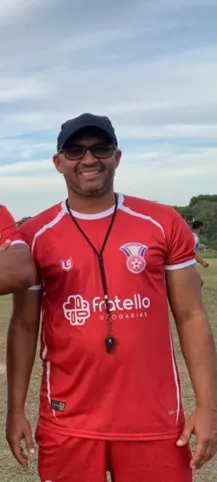 Além de escolinha na Lagoinha, ex-atleta hoje comanda base da equipe de futebol