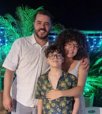 Rafael é pai de Arthur, de 11 anos, e Rafaela, de 20