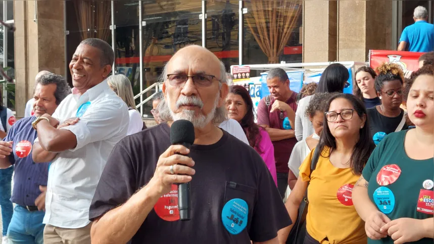 Manifestantes reivindicaram a convocação de concursados