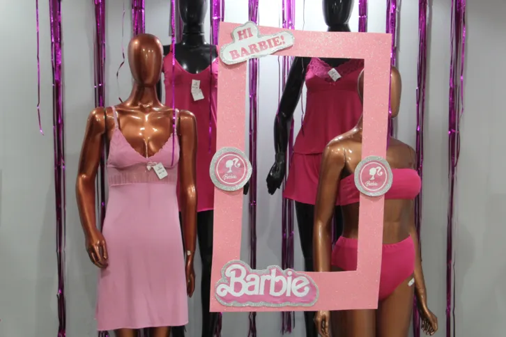Imagem ilustrativa da imagem Estreia de Barbie! Entenda como o cinema e a moda se completam