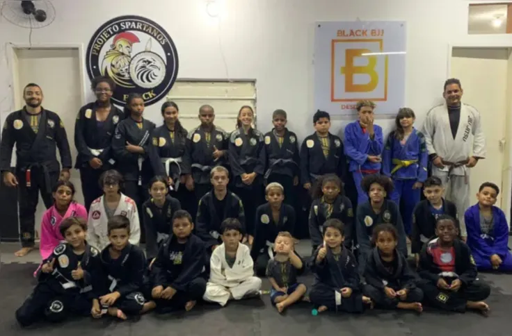 Equipe de Jiu-jitsu idealizada pelo professor Marco Black, presente em diversas localidades de São Gonçalo, como Complexo do Salgueiro, Morro do Abacatão, Porto Velho, Covanca e Mutuá