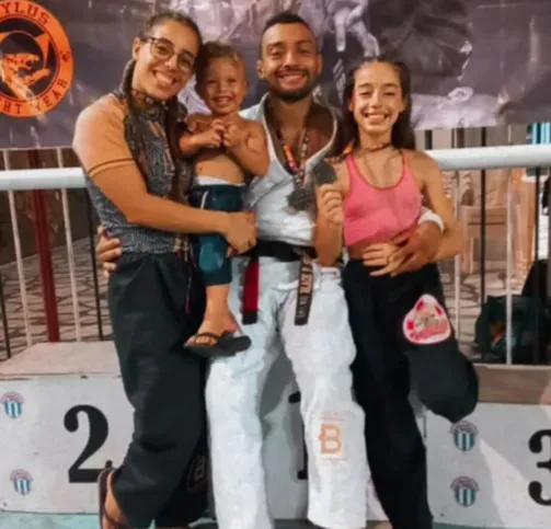 Para a família, ver a atleta tão jovem já tendo esse compromisso com o esporte e o desejo de continuar e alçar voos cada vez mais altos, é motivo de orgulho