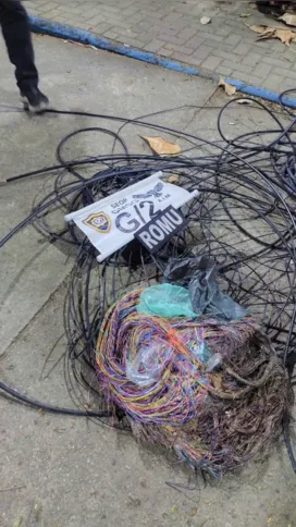 Foram apreendidos mais de 100 metros de cabos de telefonia