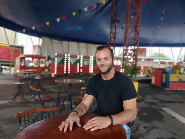 "Tudo que a gente precisa, a gente pode nem ter, mas aparece sempre uma solução. É algo mágico, de verdade”,  acredita João Pedro