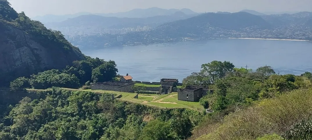 ‘Machu Picchu’ niteroiense atrai turistas nacionais e estrangeiros