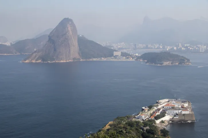 Do forte, avista-se a Baía de Guanabara, a orla marítima do Rio e pontos turísticos, tais como o Pão de Açúcar, o Cristo Redentor e as praias da Zona Sul carioca.