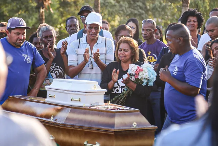 Vítimas foram enterradas no Cemitério Parque da Paz, no Pacheco