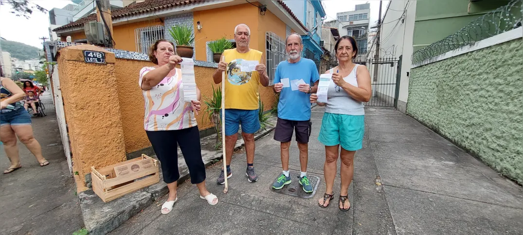 Moradores de vila em Icaraí fazem manifestação pela falta de energia recorrente no local