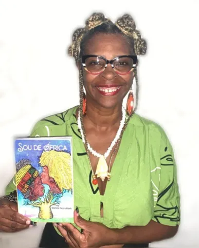 E no Theatro Municipal, na próxima terça-feira (13), acontece a noite de autógrafos com Joselene Negra Black, que estará lançando seu livro "Sou de África"