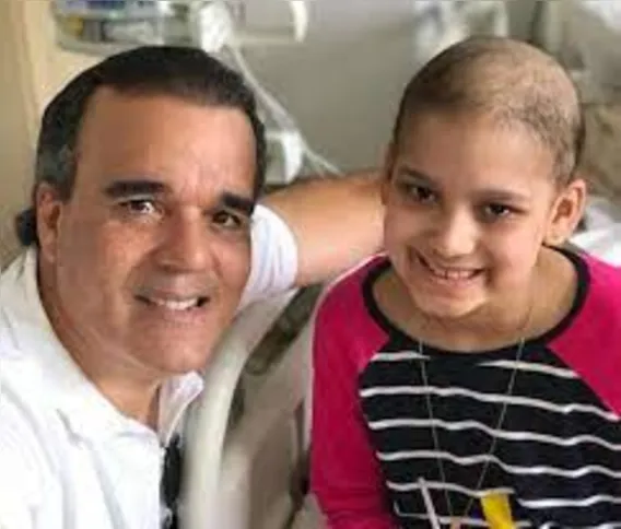 Regis e sua filha caçula. Beatriz morreu em 2018 aos 10 anos de idade