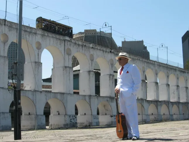 Ao longo dos anos, ele conquistou reconhecimento e sucesso com suas composições