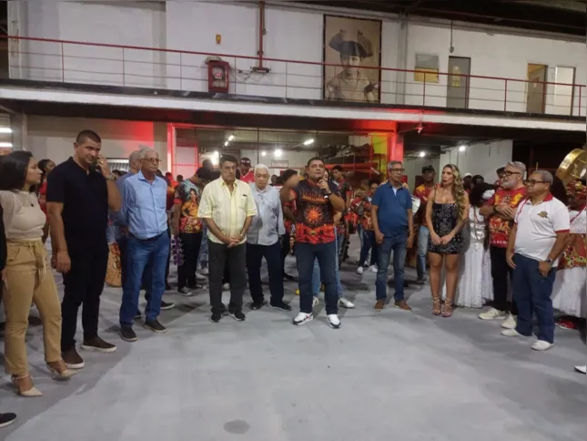 Gestores públicos de São Gonçalo e da Liesa estiveram presentes na apresentação do novo barracão, na Cidade do Samba