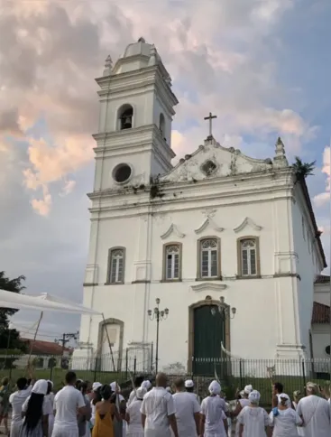 No dia 14 de janeiro deste ano, religiosos de matriz africana foram impedidos de lavar as escadarias da Paróquia Nossa Senhora do Amparo, no Centro de Maricá