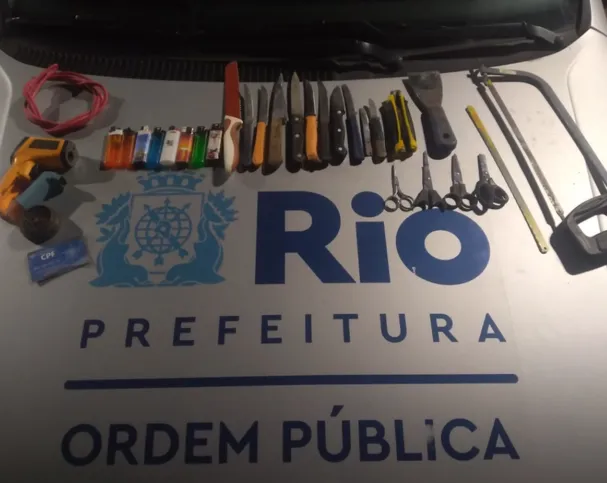 Desde o início das operações já foram apreendidas 2.501 itens, sendo 543 facas, 528 outros itens perfurocortantes e 790 materiais para o uso de drogas, além de 625 materiais diversos