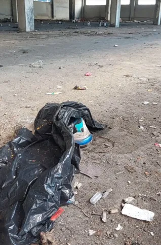 O espaço foi fixado como um depósito de lixo e residência para moradores em situação de rua e dependentes químicos