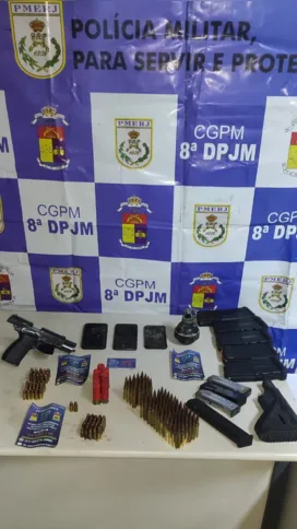 Material apreendido com suspeitos de integrar a milícia no Rio