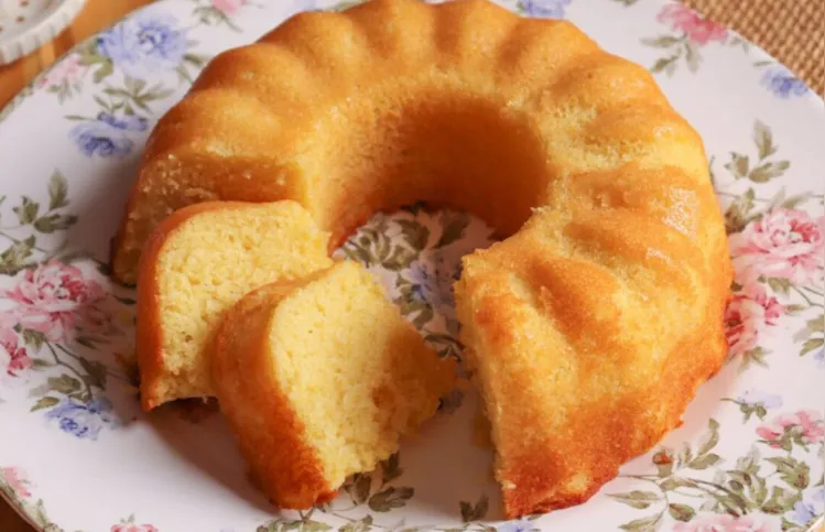 Com a queda no preço da laranja, a boa para o fim de semana é preparar um bolo com a fruta