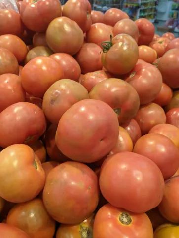 O tomate também é destaque com queda de preço nos três mercados