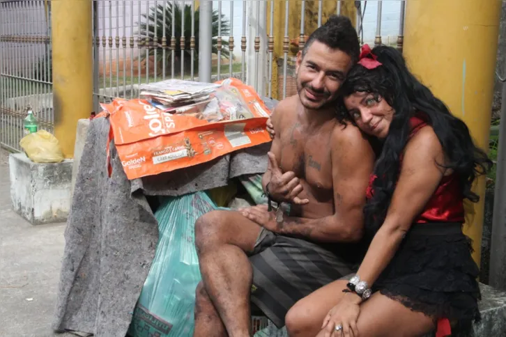 Casal mostra a rotina deles nas ruas de São Gonçalo