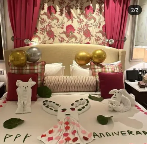 Ela compartilhou detalhes do hotel em que está hospedada com o cantor
